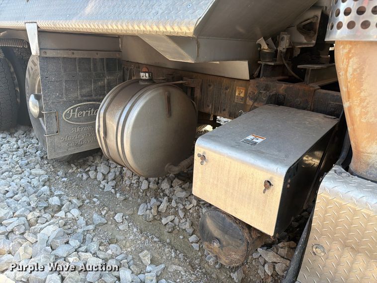 image for item YA4710 2016 Kenworth T800 dump truck