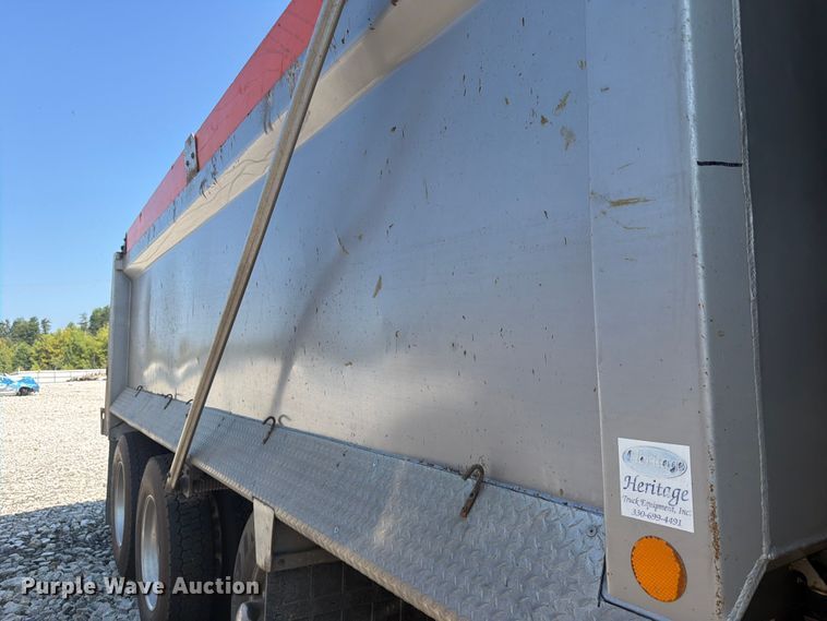image for item YA4710 2016 Kenworth T800 dump truck