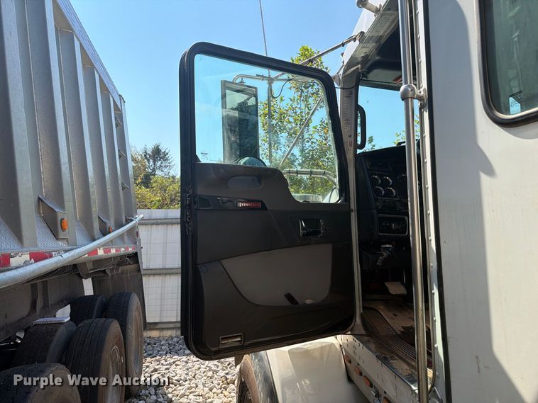 image for item YA4710 2016 Kenworth T800 dump truck