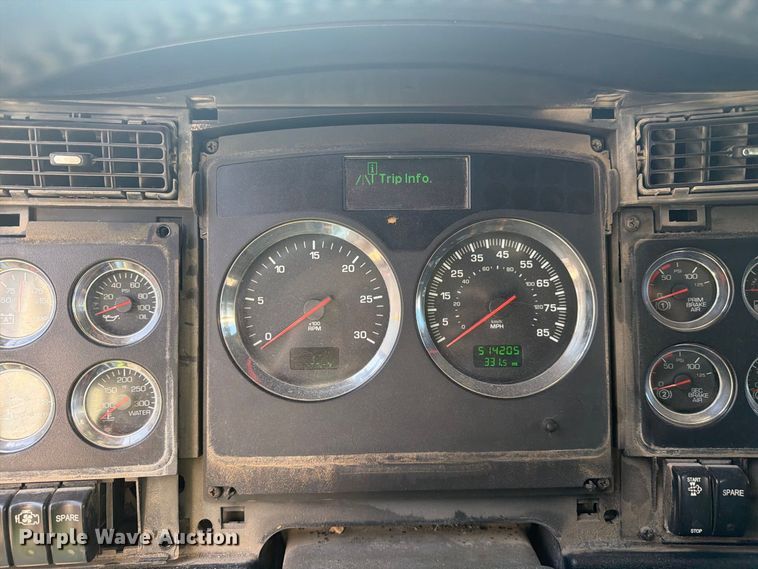 image for item YA4710 2016 Kenworth T800 dump truck