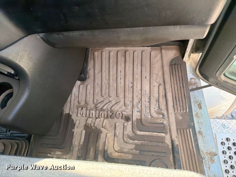 image for item YA4710 2016 Kenworth T800 dump truck