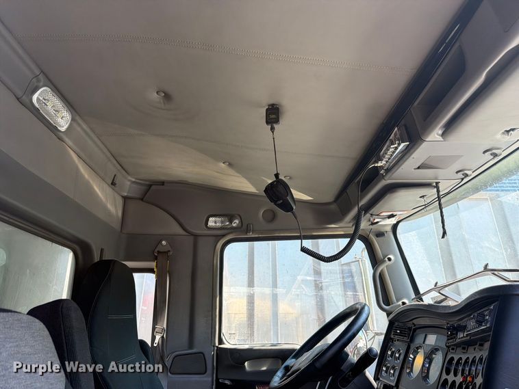 image for item YA4710 2016 Kenworth T800 dump truck