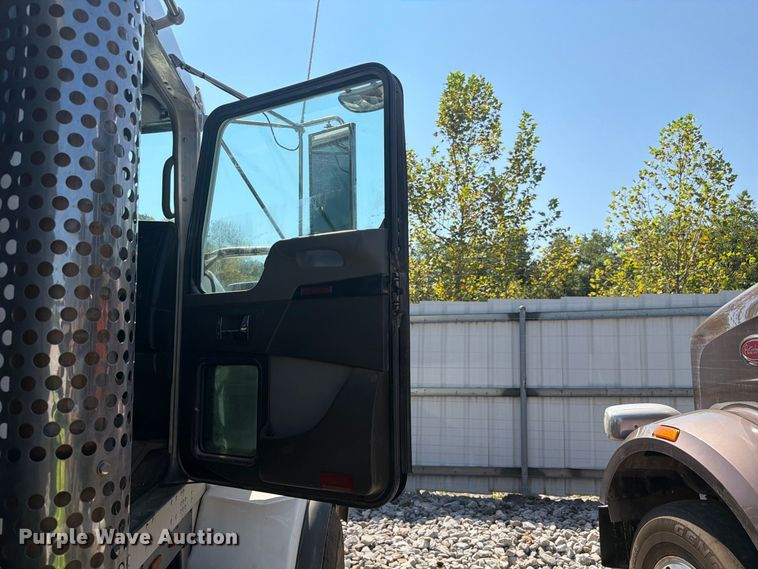 image for item YA4710 2016 Kenworth T800 dump truck