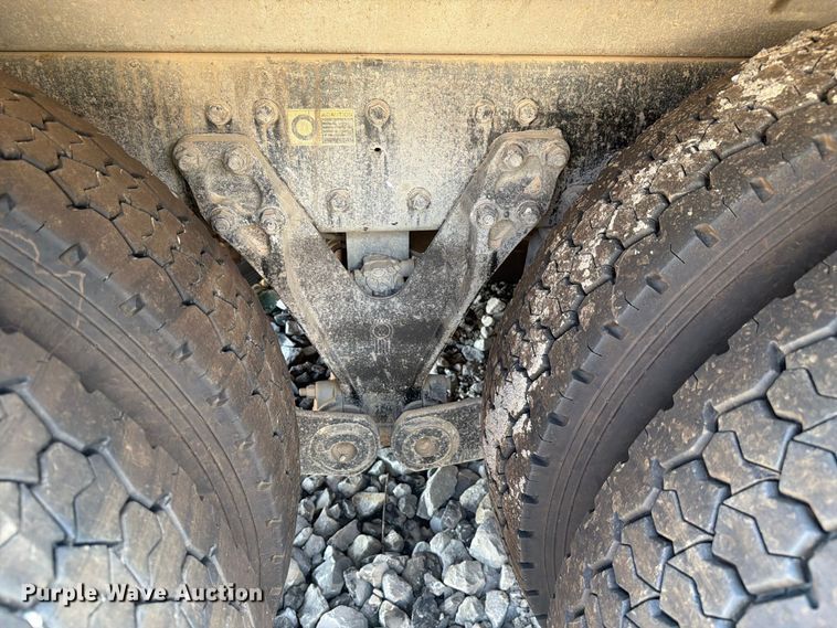 image for item YA4710 2016 Kenworth T800 dump truck
