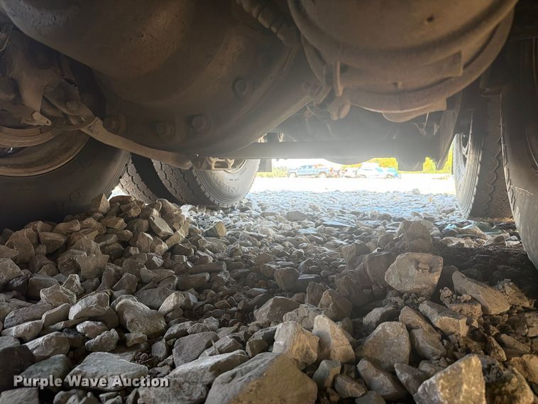 image for item YA4710 2016 Kenworth T800 dump truck