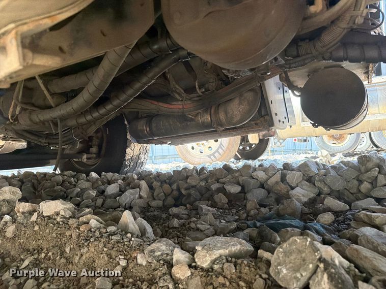 image for item YA4710 2016 Kenworth T800 dump truck