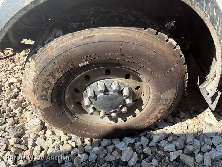 image for item YA4710 2016 Kenworth T800 dump truck