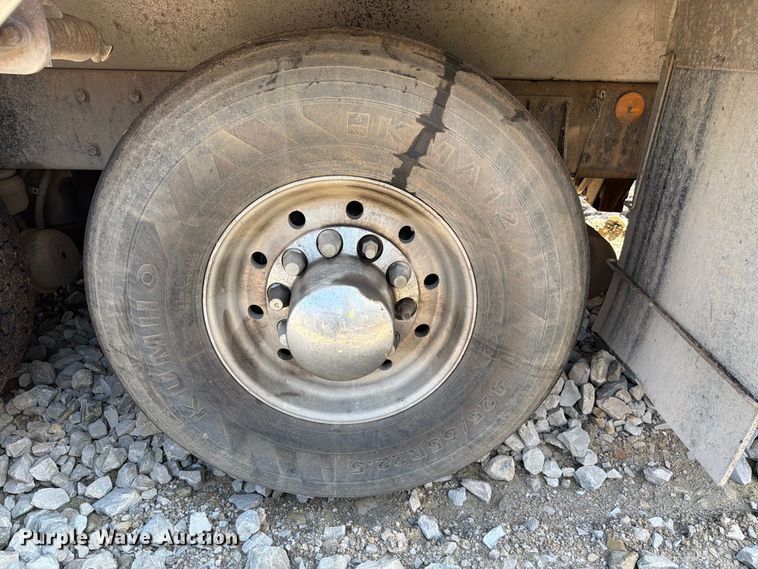 image for item YA4710 2016 Kenworth T800 dump truck
