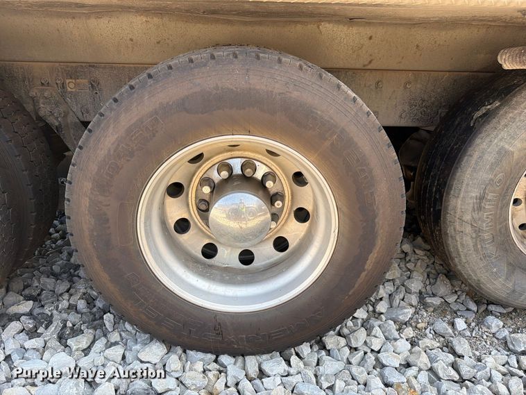 image for item YA4710 2016 Kenworth T800 dump truck