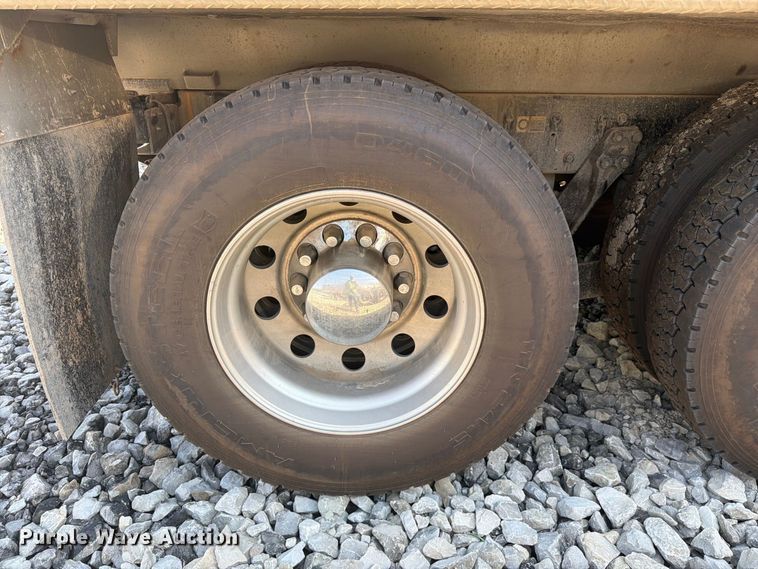 image for item YA4710 2016 Kenworth T800 dump truck