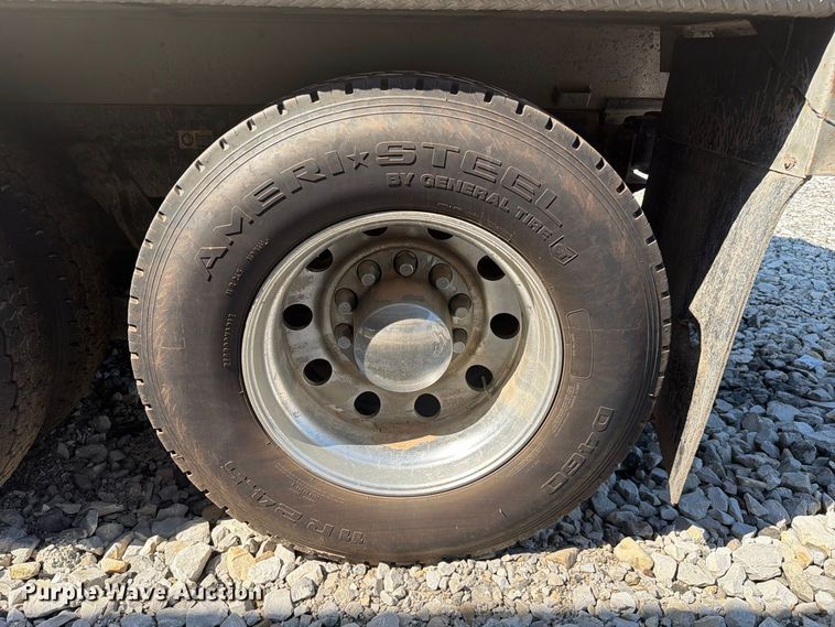 image for item YA4710 2016 Kenworth T800 dump truck