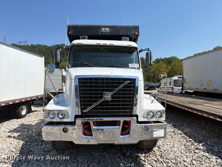 image for item YA4723 2006 Volvo VHD dump truck