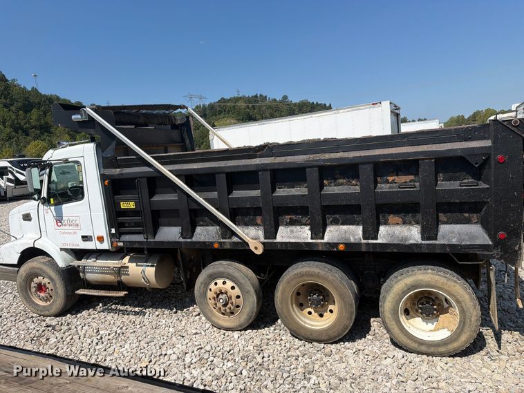 image for item YA4723 2006 Volvo VHD dump truck