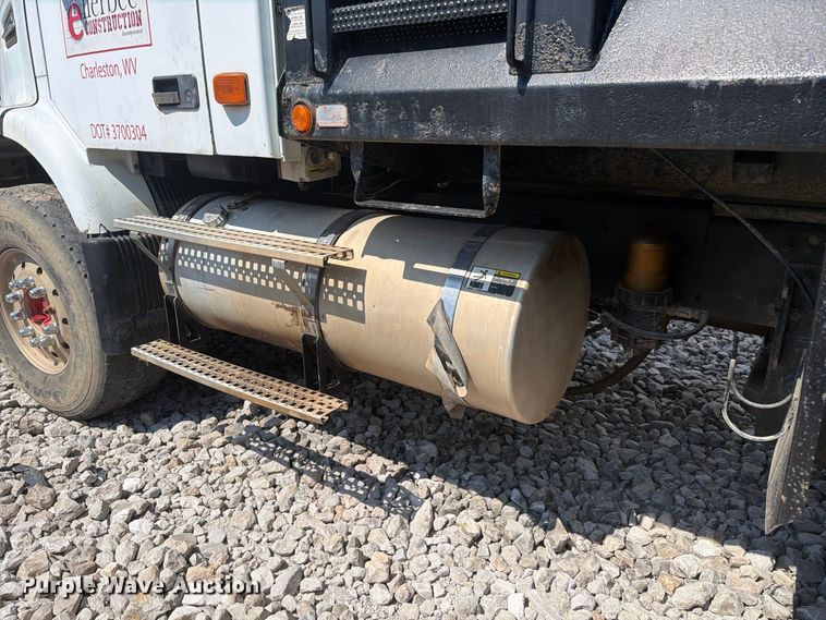 image for item YA4723 2006 Volvo VHD dump truck