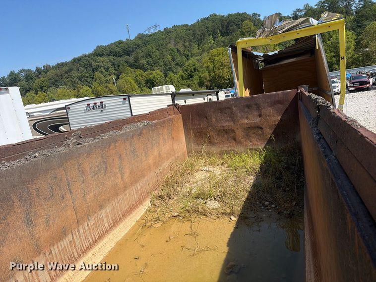 image for item YA4723 2006 Volvo VHD dump truck
