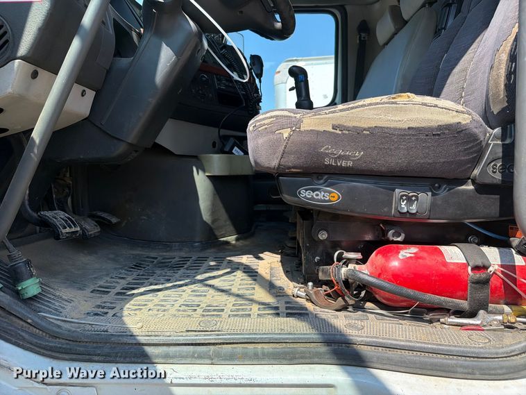 image for item YA4723 2006 Volvo VHD dump truck