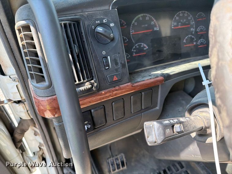 image for item YA4723 2006 Volvo VHD dump truck
