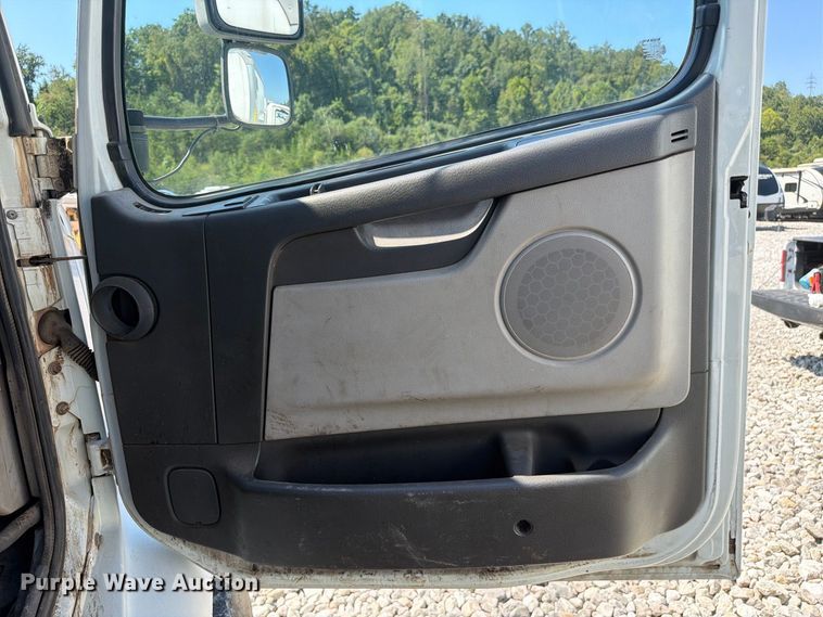 image for item YA4723 2006 Volvo VHD dump truck