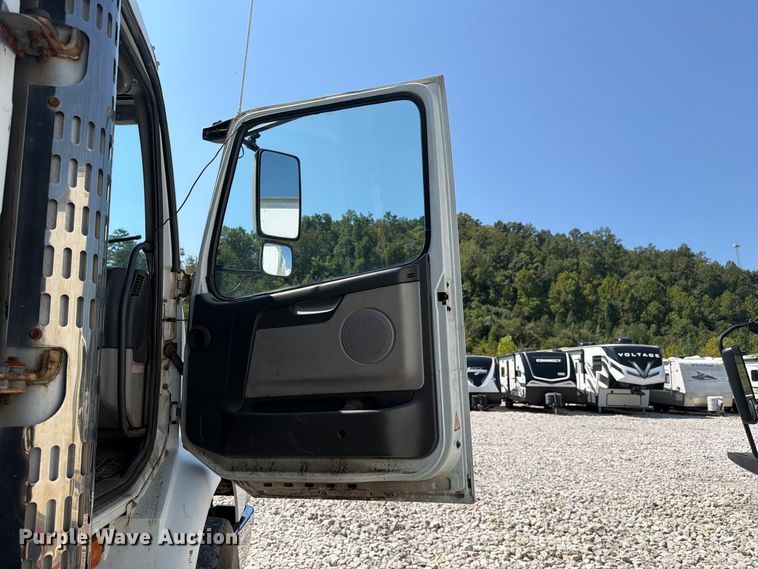 image for item YA4723 2006 Volvo VHD dump truck