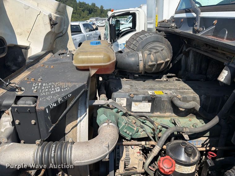 image for item YA4723 2006 Volvo VHD dump truck