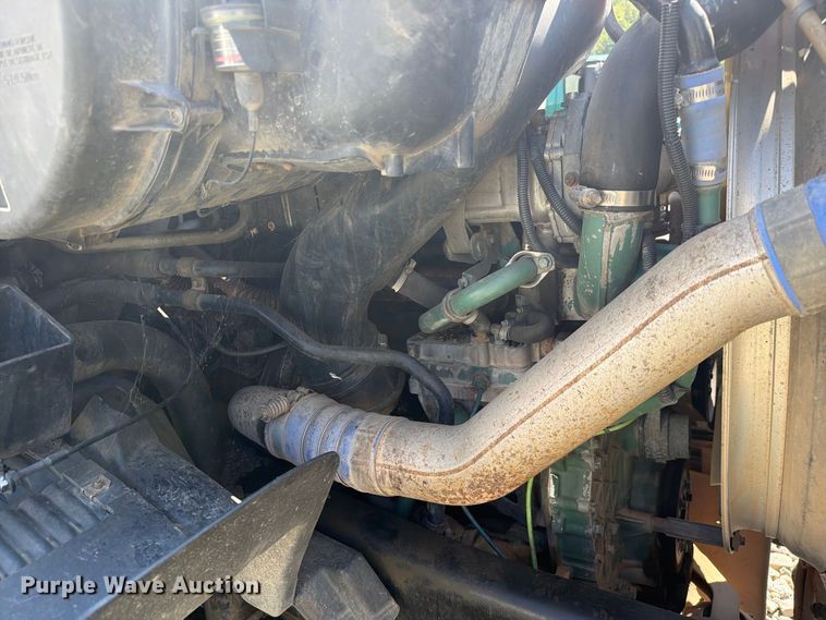 image for item YA4723 2006 Volvo VHD dump truck