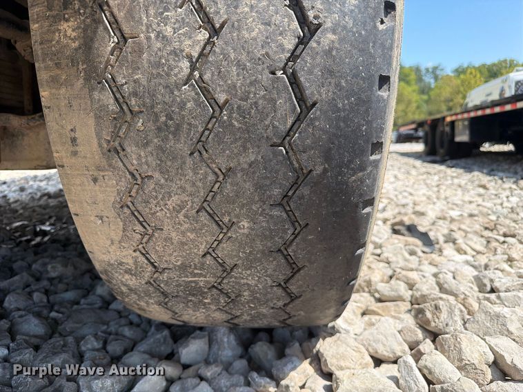 image for item YA4723 2006 Volvo VHD dump truck