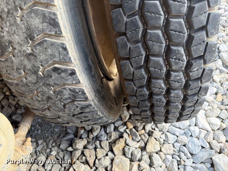 image for item YA4723 2006 Volvo VHD dump truck