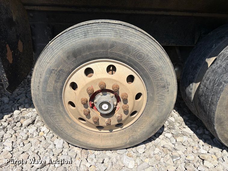 image for item YA4723 2006 Volvo VHD dump truck