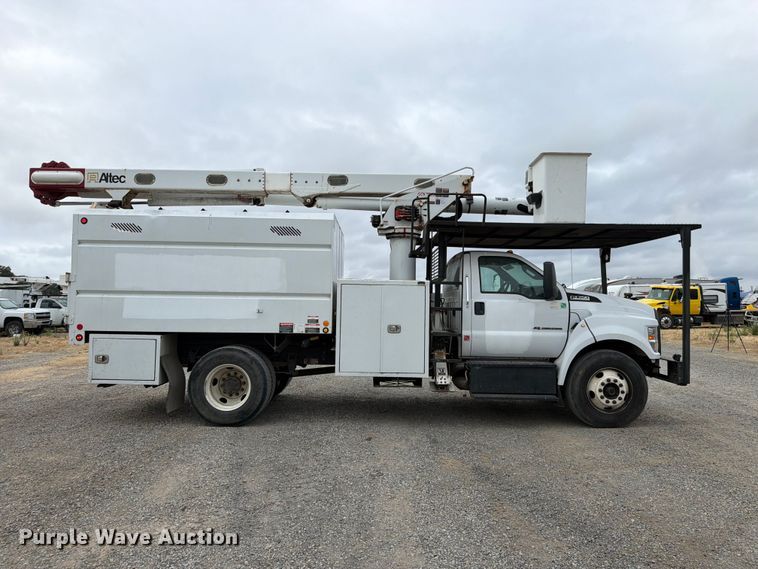 image for item YA4734 2016 Ford F750 Super Duty forestry bucket truck