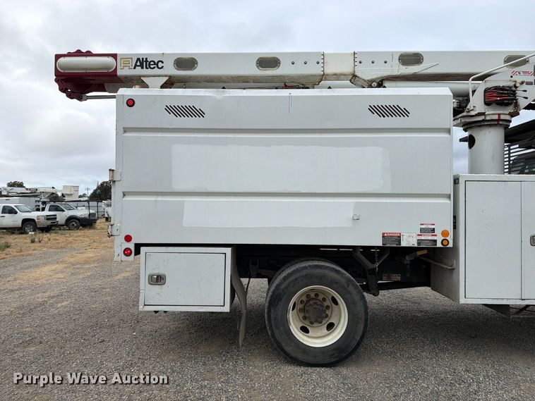 image for item YA4734 2016 Ford F750 Super Duty forestry bucket truck