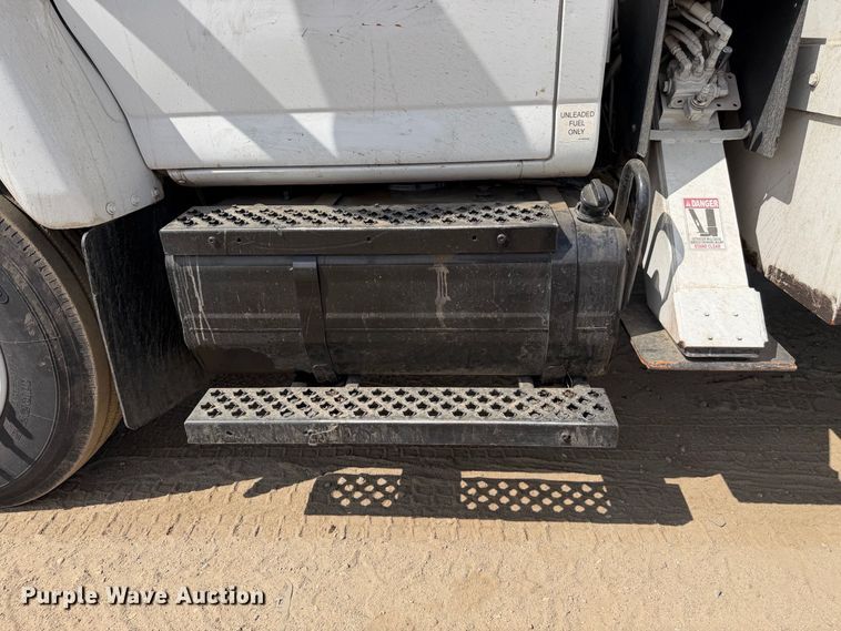 image for item YA4767 2006 GMC C7 forestry bucket truck