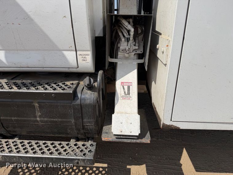 image for item YA4767 2006 GMC C7 forestry bucket truck