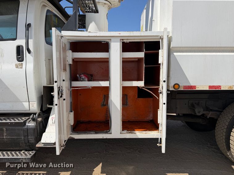 image for item YA4767 2006 GMC C7 forestry bucket truck