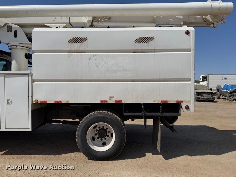 image for item YA4767 2006 GMC C7 forestry bucket truck