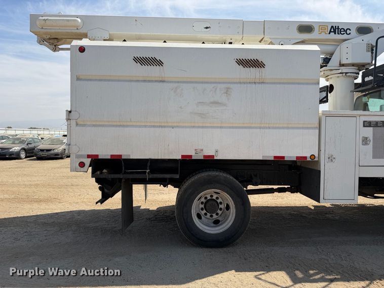 image for item YA4767 2006 GMC C7 forestry bucket truck