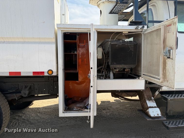 image for item YA4767 2006 GMC C7 forestry bucket truck