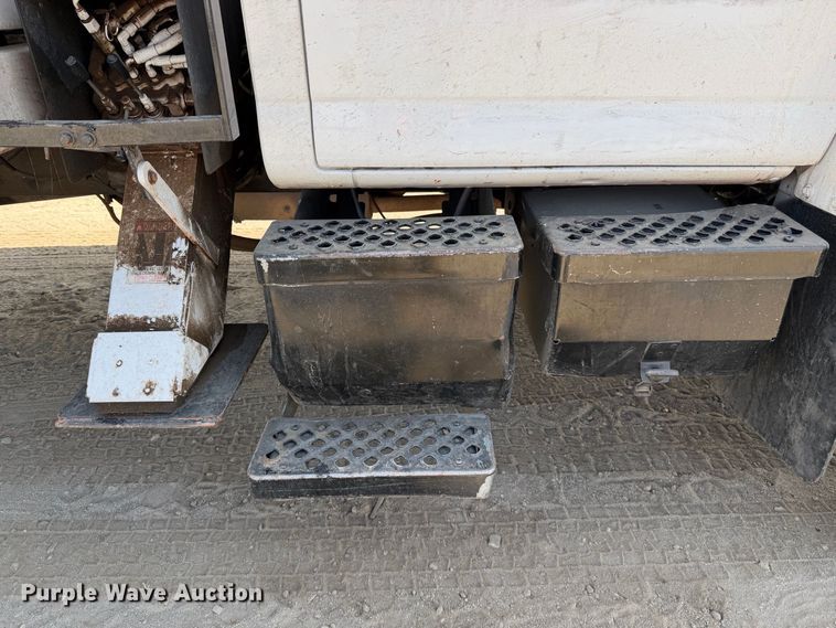 image for item YA4767 2006 GMC C7 forestry bucket truck