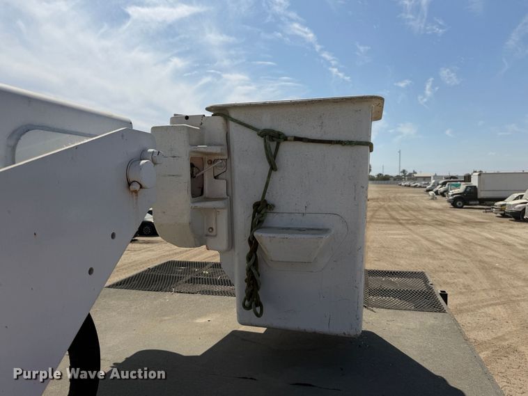 image for item YA4767 2006 GMC C7 forestry bucket truck