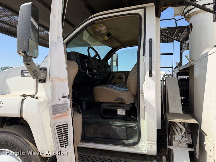 image for item YA4767 2006 GMC C7 forestry bucket truck