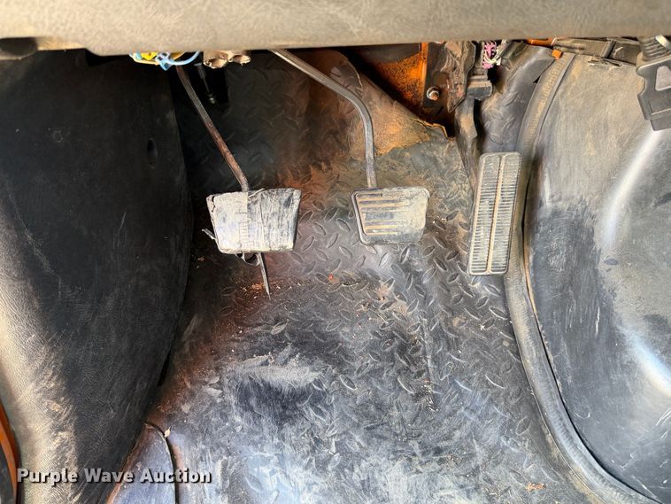 image for item YA4767 2006 GMC C7 forestry bucket truck
