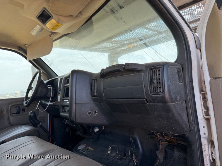 image for item YA4767 2006 GMC C7 forestry bucket truck