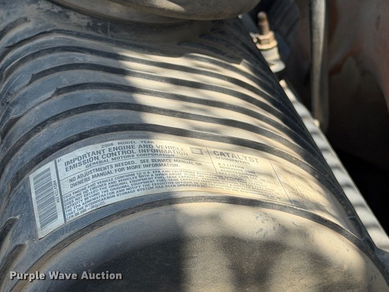 image for item YA4767 2006 GMC C7 forestry bucket truck