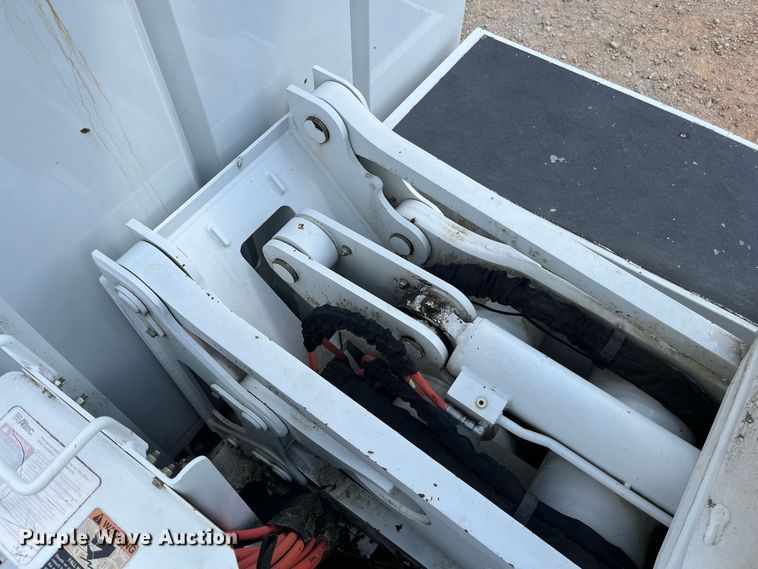 image for item YA4858 2016 Freightliner Business Class M2 forestry bucket truck