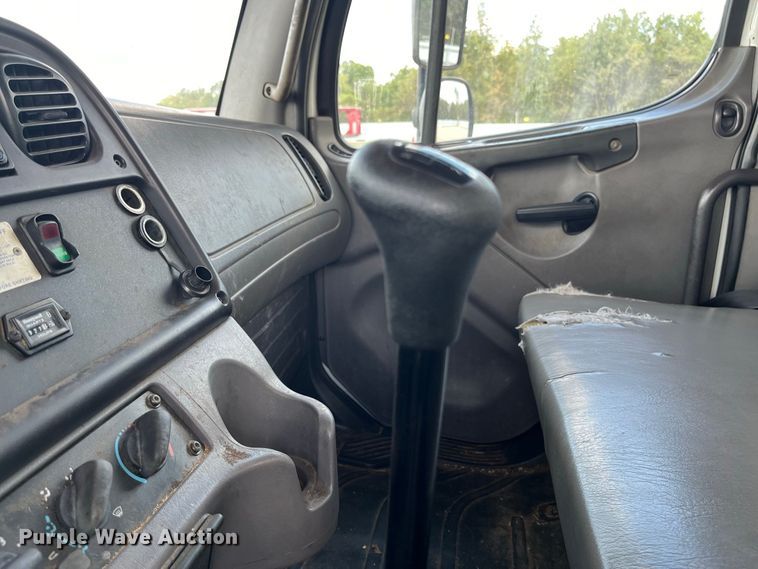 image for item YA4858 2016 Freightliner Business Class M2 forestry bucket truck