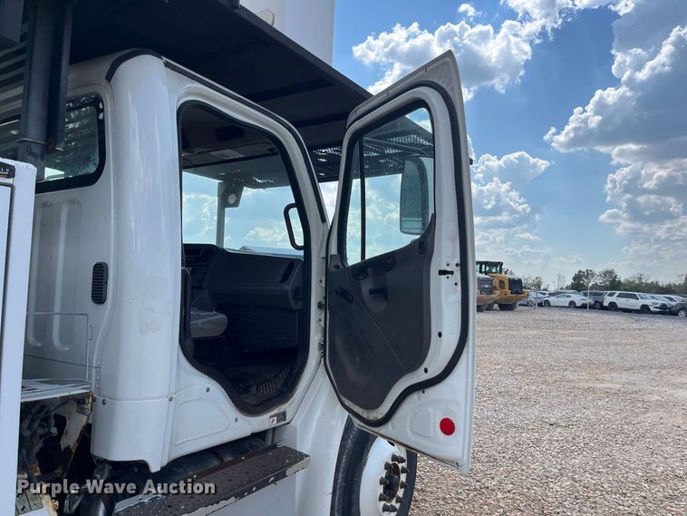 image for item YA4858 2016 Freightliner Business Class M2 forestry bucket truck