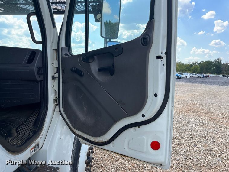image for item YA4858 2016 Freightliner Business Class M2 forestry bucket truck