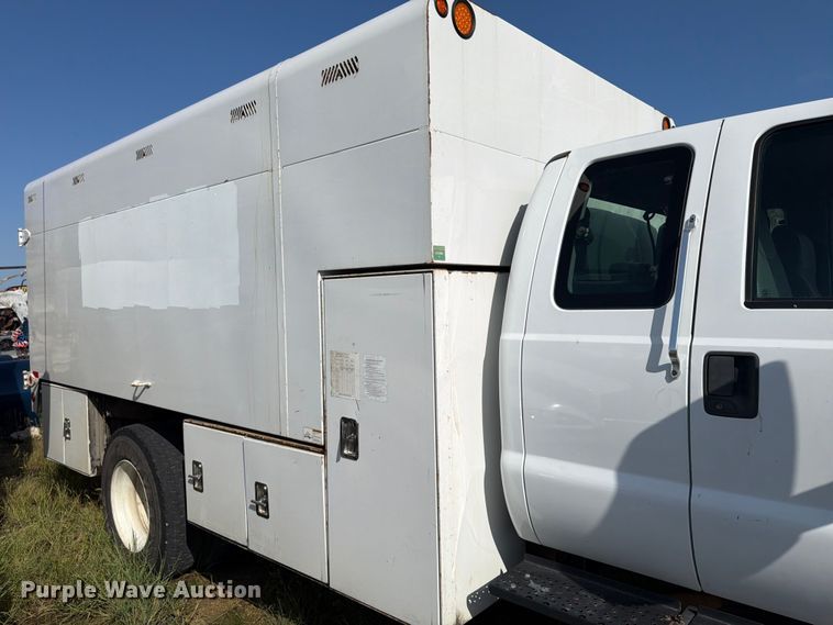 image for item YA4860 2016 Ford F650 Super Duty chipper truck