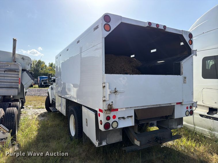 image for item YA4860 2016 Ford F650 Super Duty chipper truck
