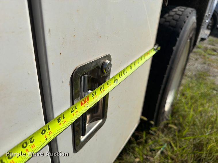 image for item YA4860 2016 Ford F650 Super Duty chipper truck