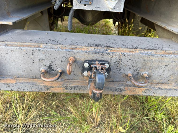 image for item YA4860 2016 Ford F650 Super Duty chipper truck